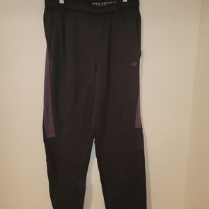 Russell mens active wear. 32-34. Black with grey .Has side pockets. Very Nice.
